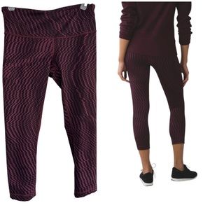Lululemon Wunder Under Crop (Hi-Rise) *Full-On Luon size 6 with size tag and dot